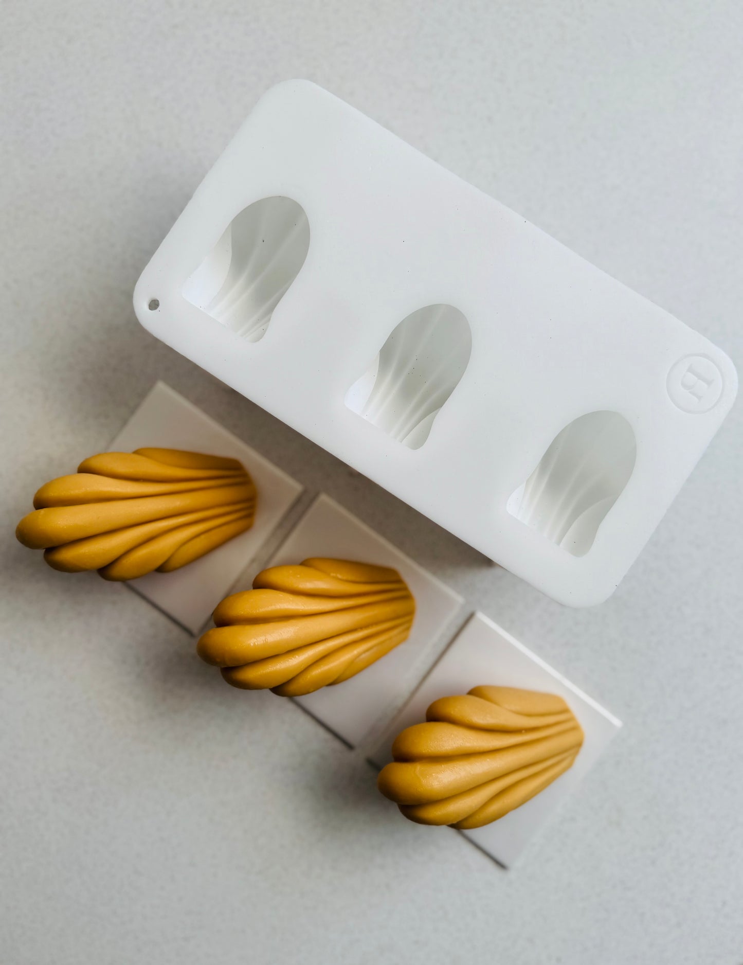 MOULE MADELEINE EN TROMPE L’OEIL
